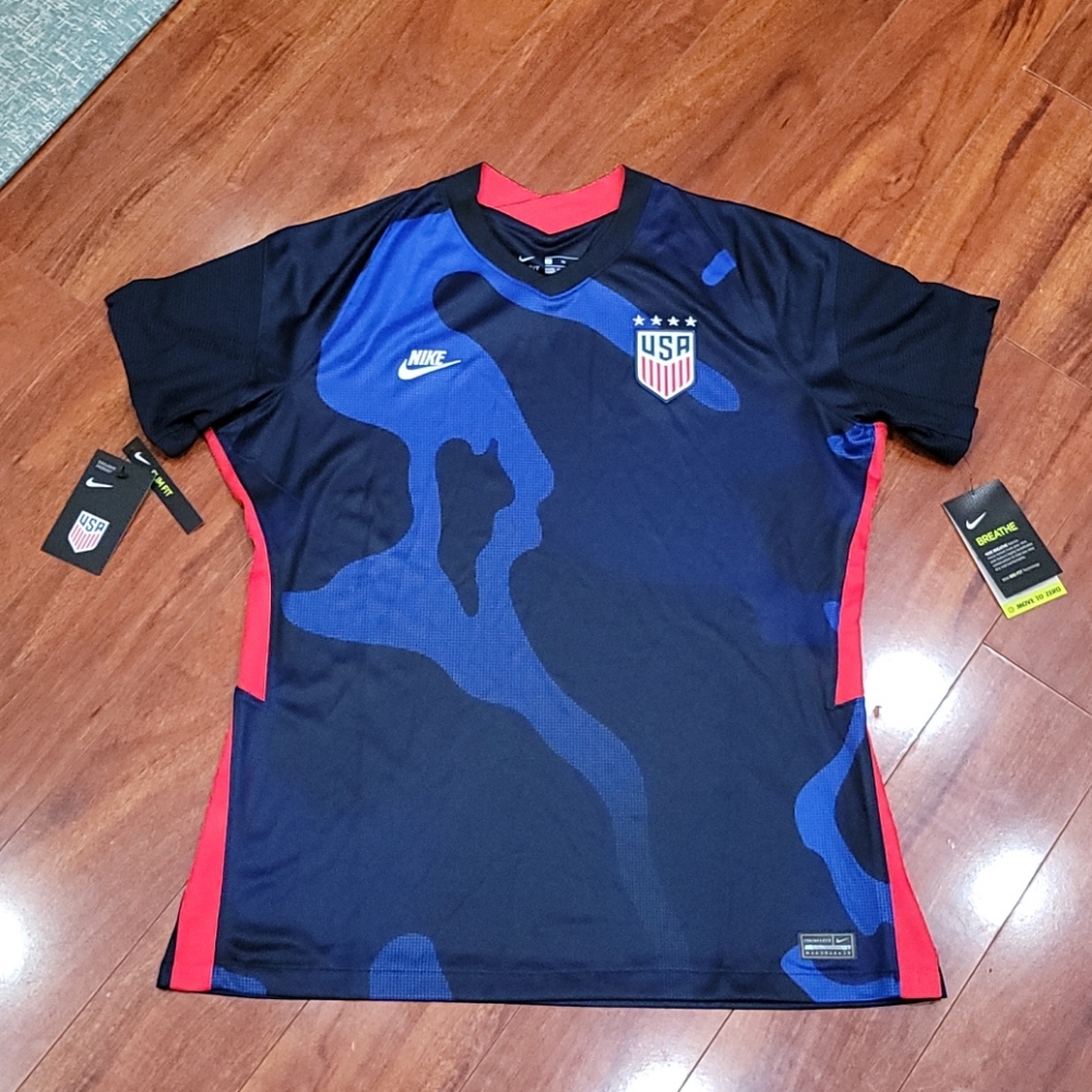 NWT size XL Nike USA soccer jersey